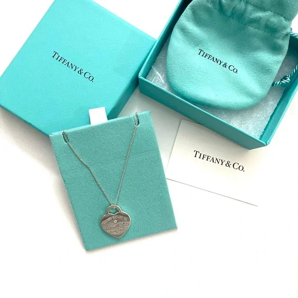 Brand new Tiffany & Co. Silver Heart Tag Pendant Necklace with a diamond - Picture 6 of 7